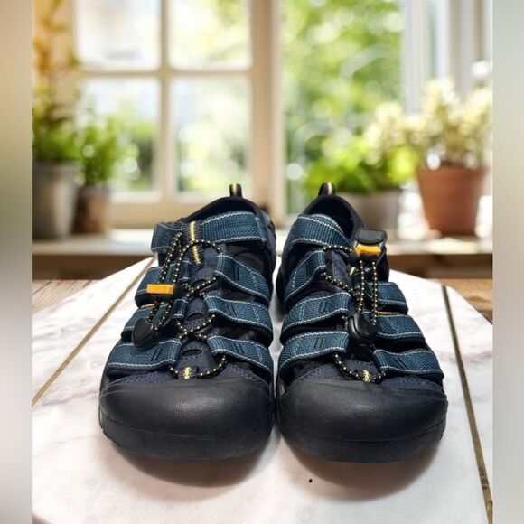 KEEN Water Shoes Hiking Adventure Sandals Big Kids Size 5 EU 38 - Picture 4 of 7